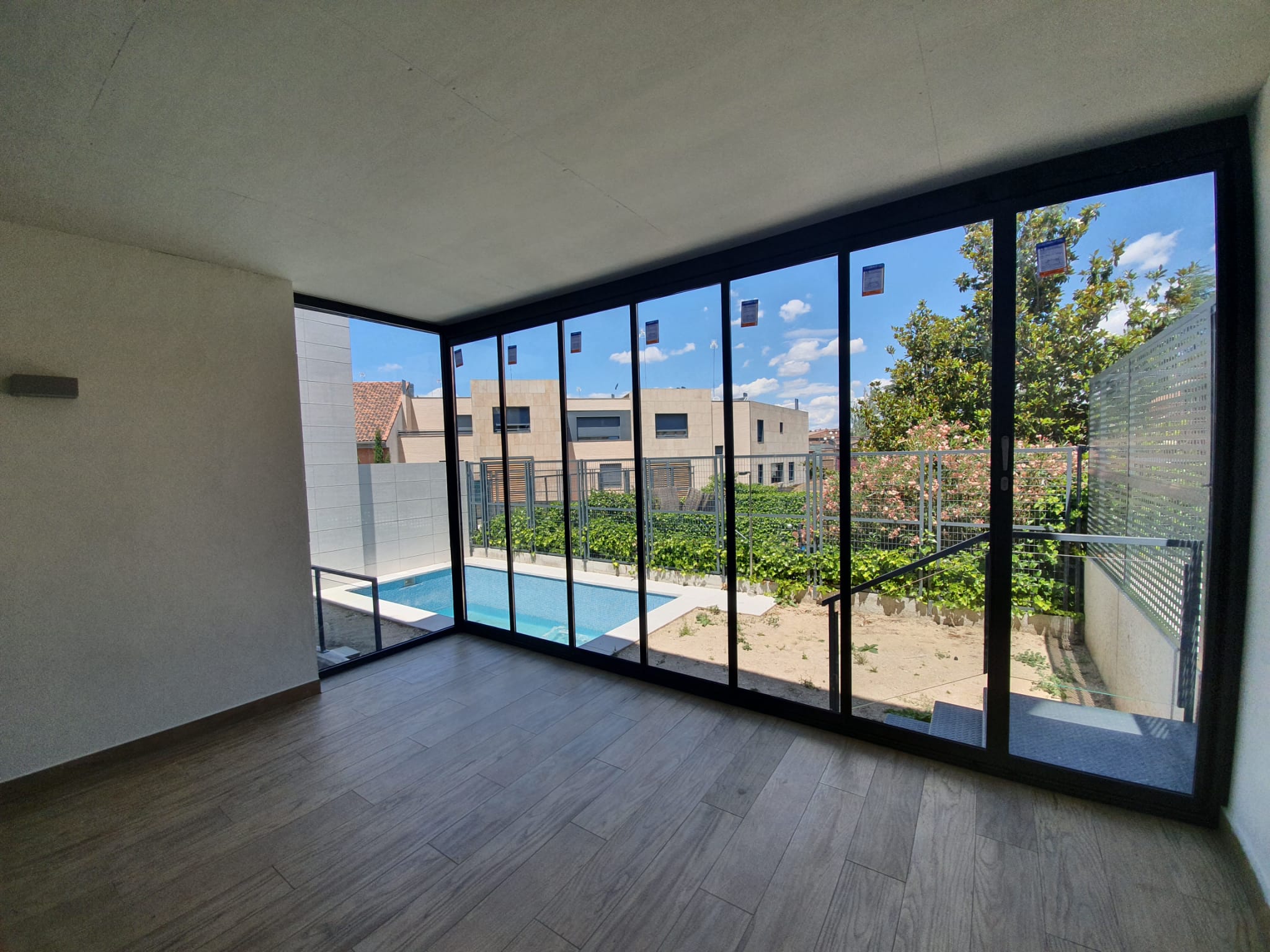 Cortinas de Cristal y Cerramientos GLASSLAND